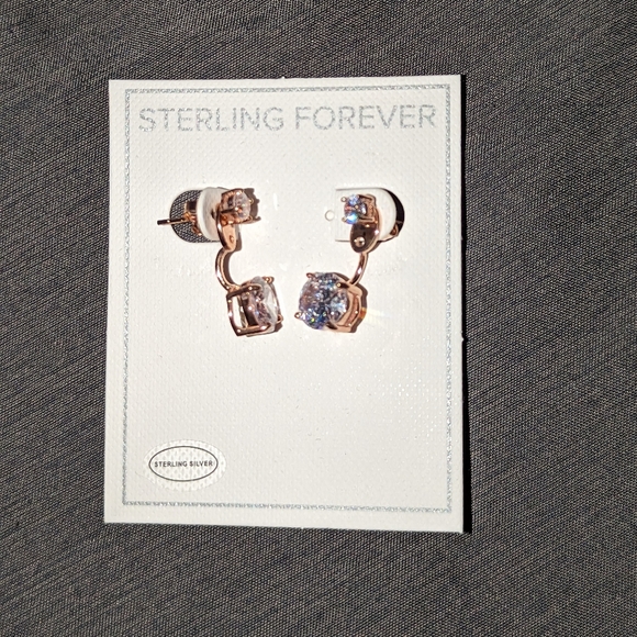 π« Rose Gold Earrings - Picture 2 of 2